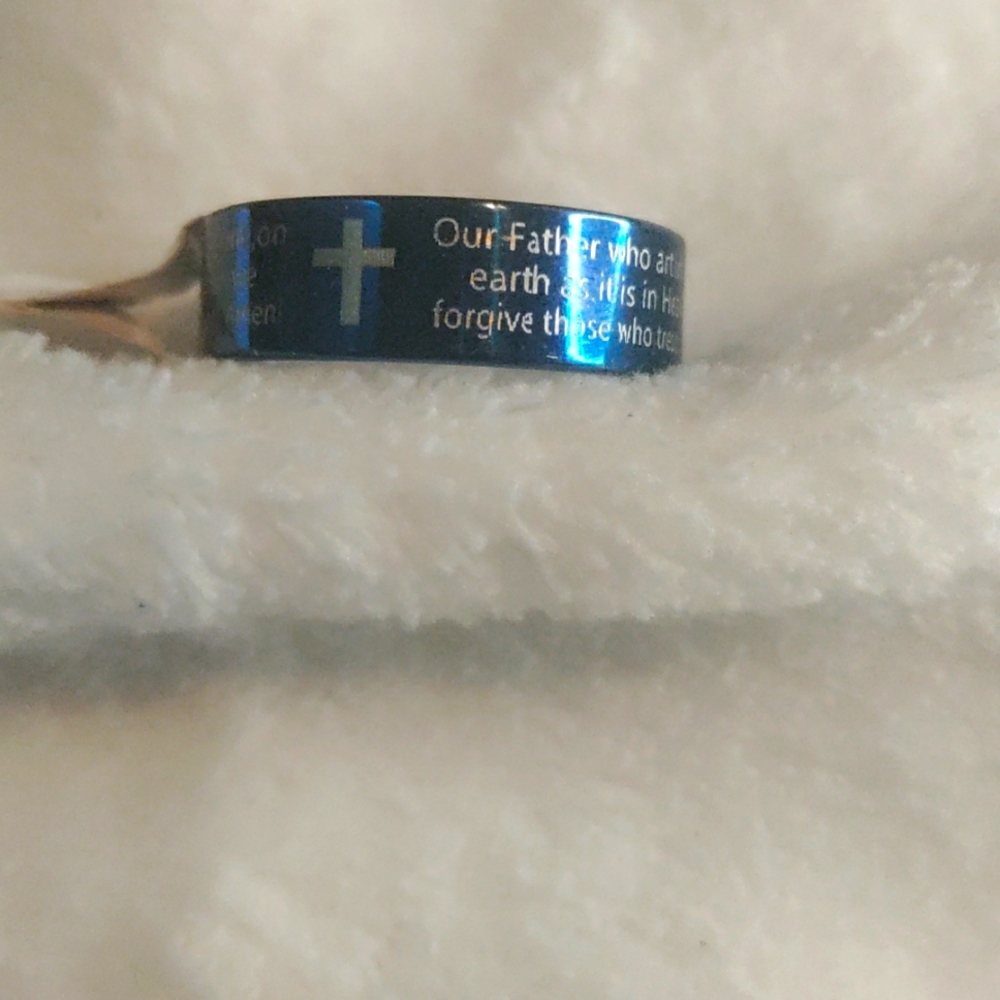 A stainless steel man's Ring band